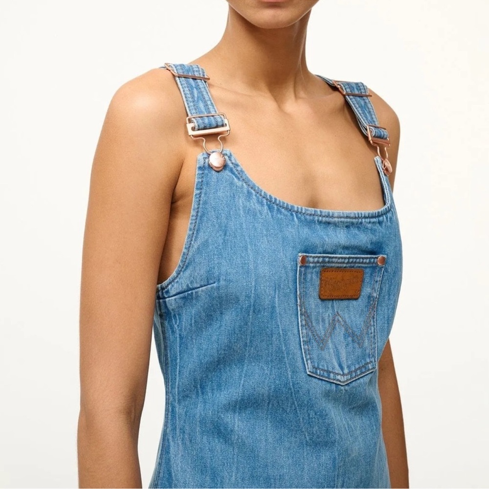 🤍 Wrangler + STAUD Overall Mini Denim Dress - Picture 5 of 7